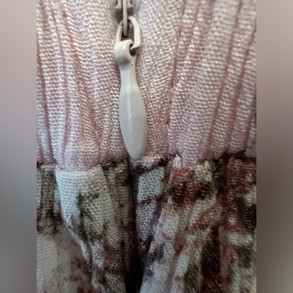 Boho Pink Floral Romper - Picture 6 of 7